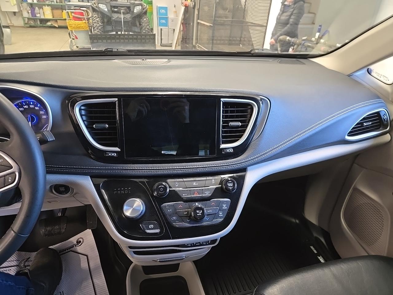 2022 Chrysler Pacifica Touring L Photo