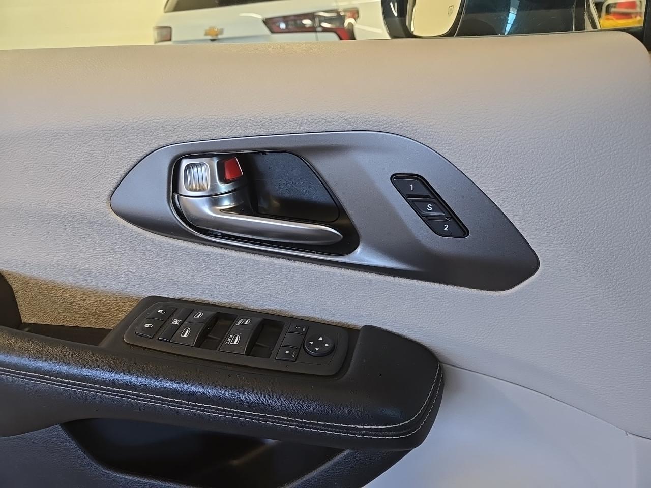 2022 Chrysler Pacifica Touring L Photo