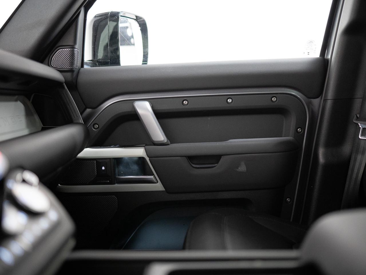 2024 Land Rover Defender 110 | P400 | X-DYNAMIC | PANO | MERIDIAN Photo