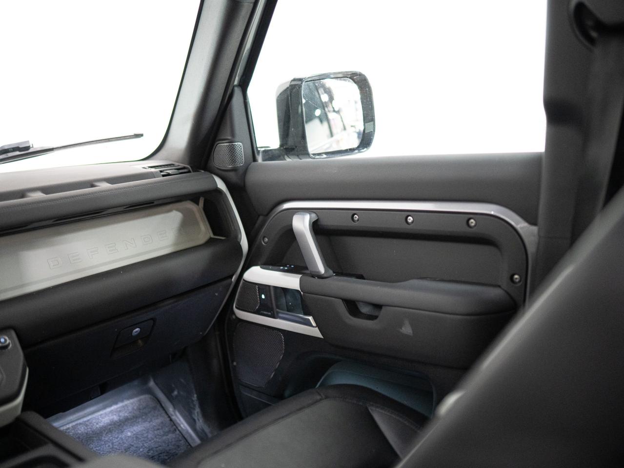 2024 Land Rover Defender 110 | P400 | X-DYNAMIC | PANO | MERIDIAN Photo