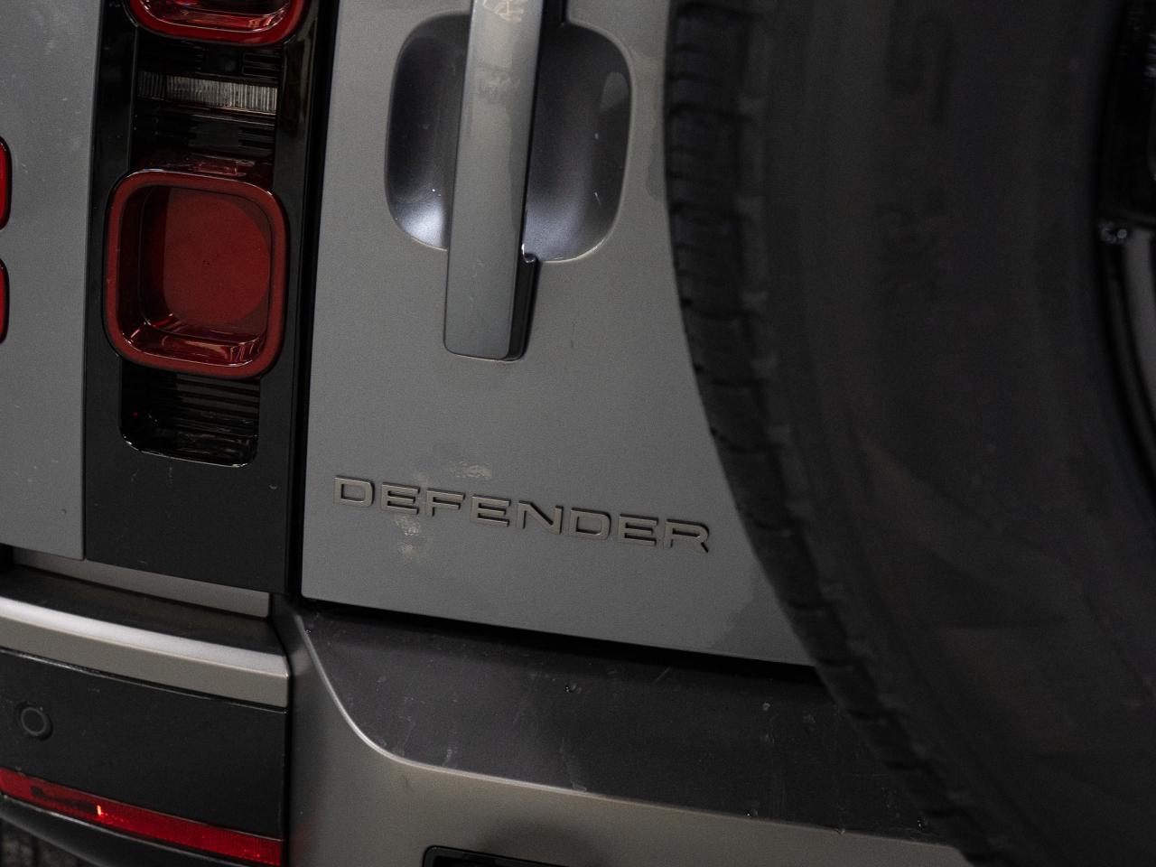 2024 Land Rover Defender 110 | P400 | X-DYNAMIC | PANO | MERIDIAN Photo