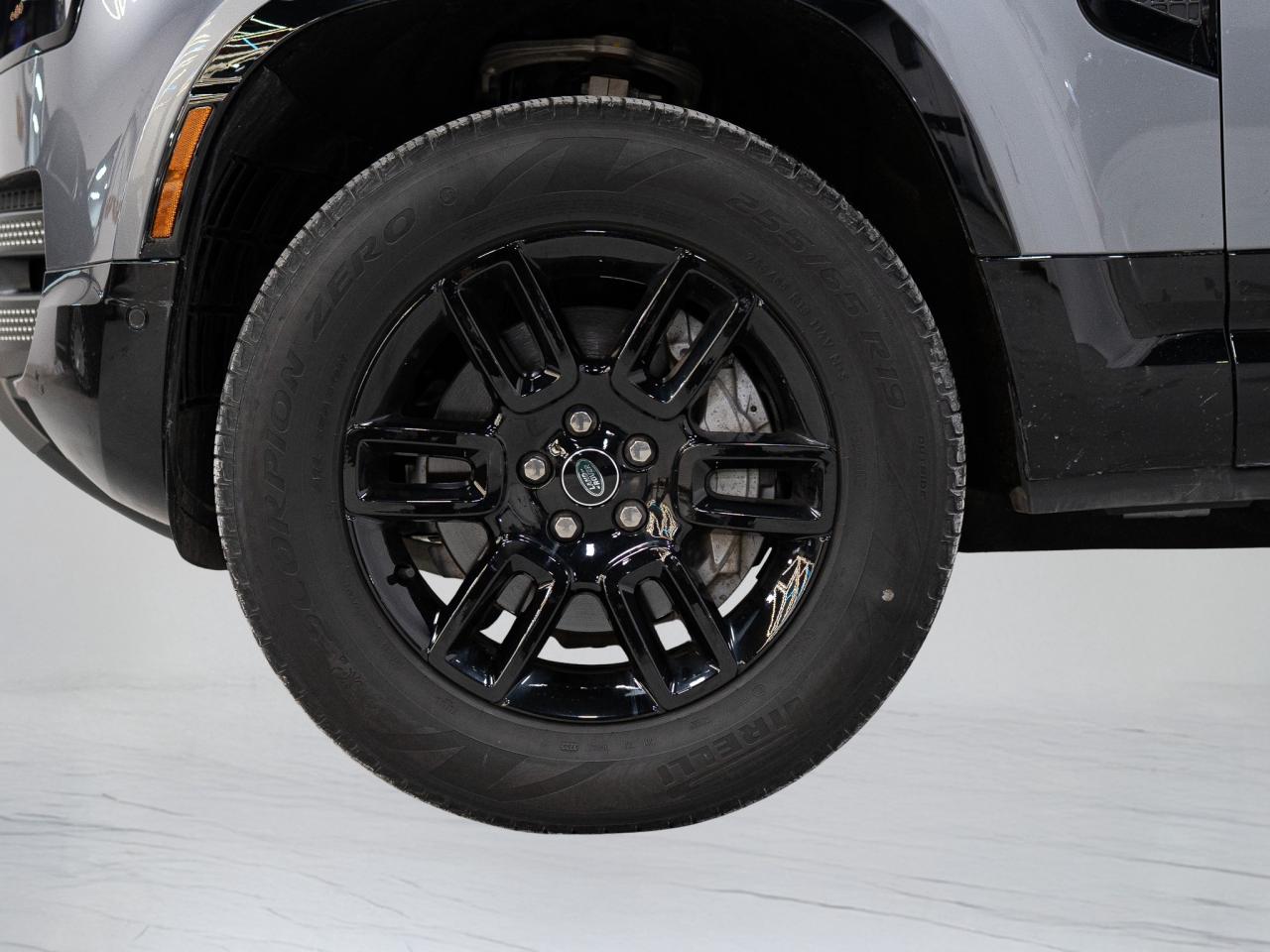 2024 Land Rover Defender 110 | P400 | X-DYNAMIC | PANO | MERIDIAN Photo