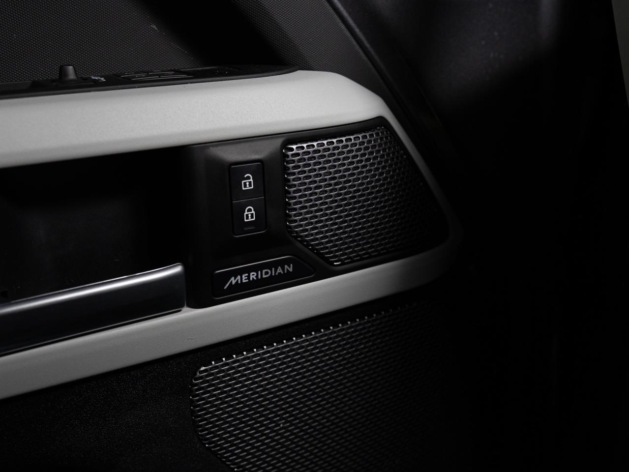 2024 Land Rover Defender 110 | P400 | X-DYNAMIC | PANO | MERIDIAN Photo