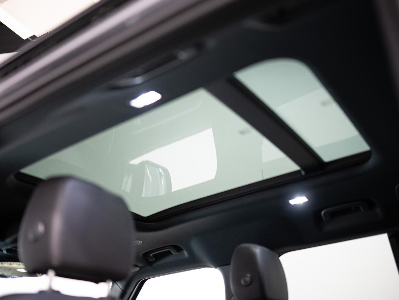 2024 Land Rover Defender 110 | P400 | X-DYNAMIC | PANO | MERIDIAN Photo