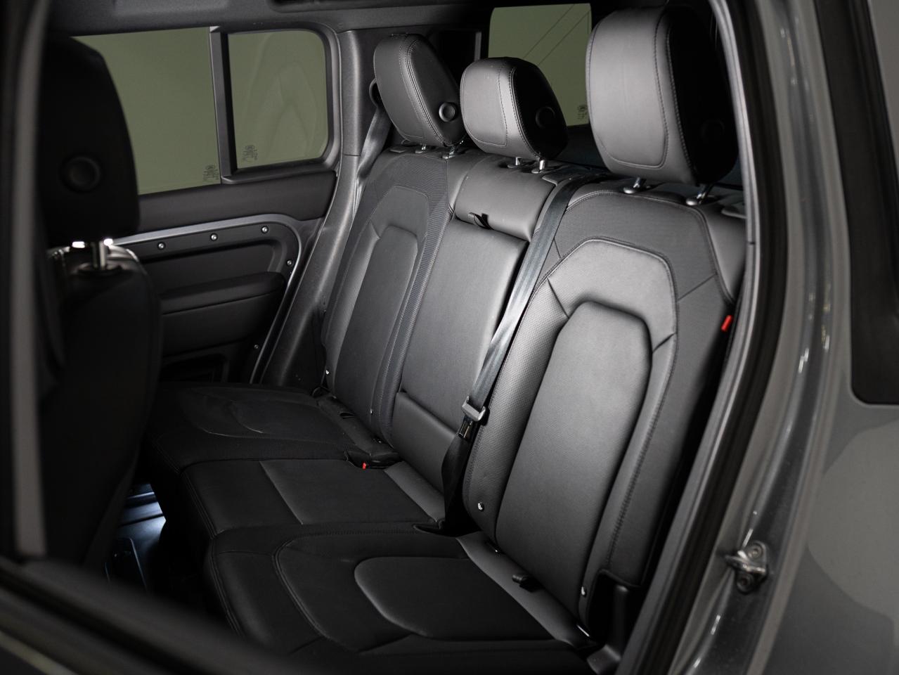 2024 Land Rover Defender 110 | P400 | X-DYNAMIC | PANO | MERIDIAN Photo