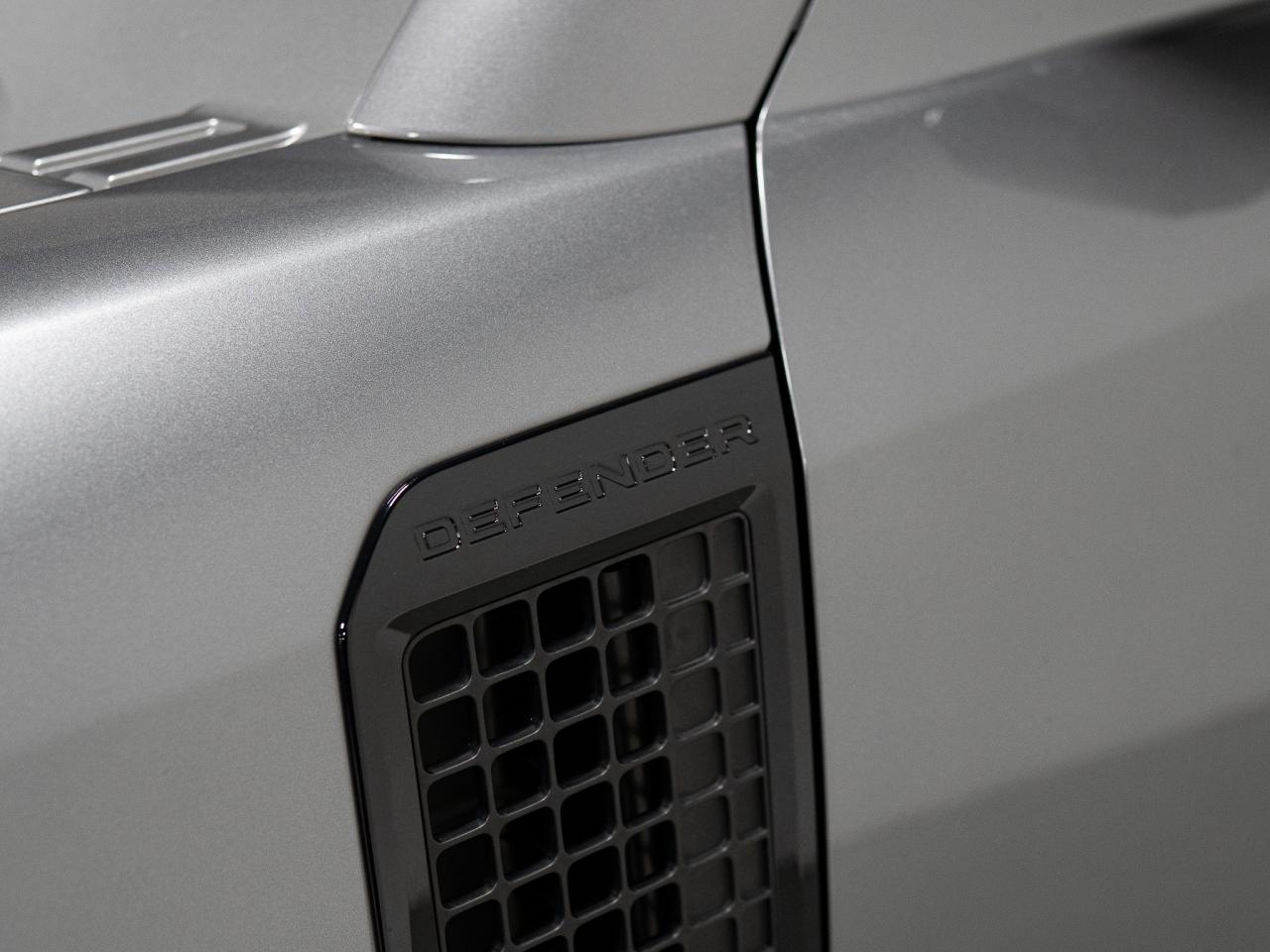 2024 Land Rover Defender 110 | P400 | X-DYNAMIC | PANO | MERIDIAN Photo