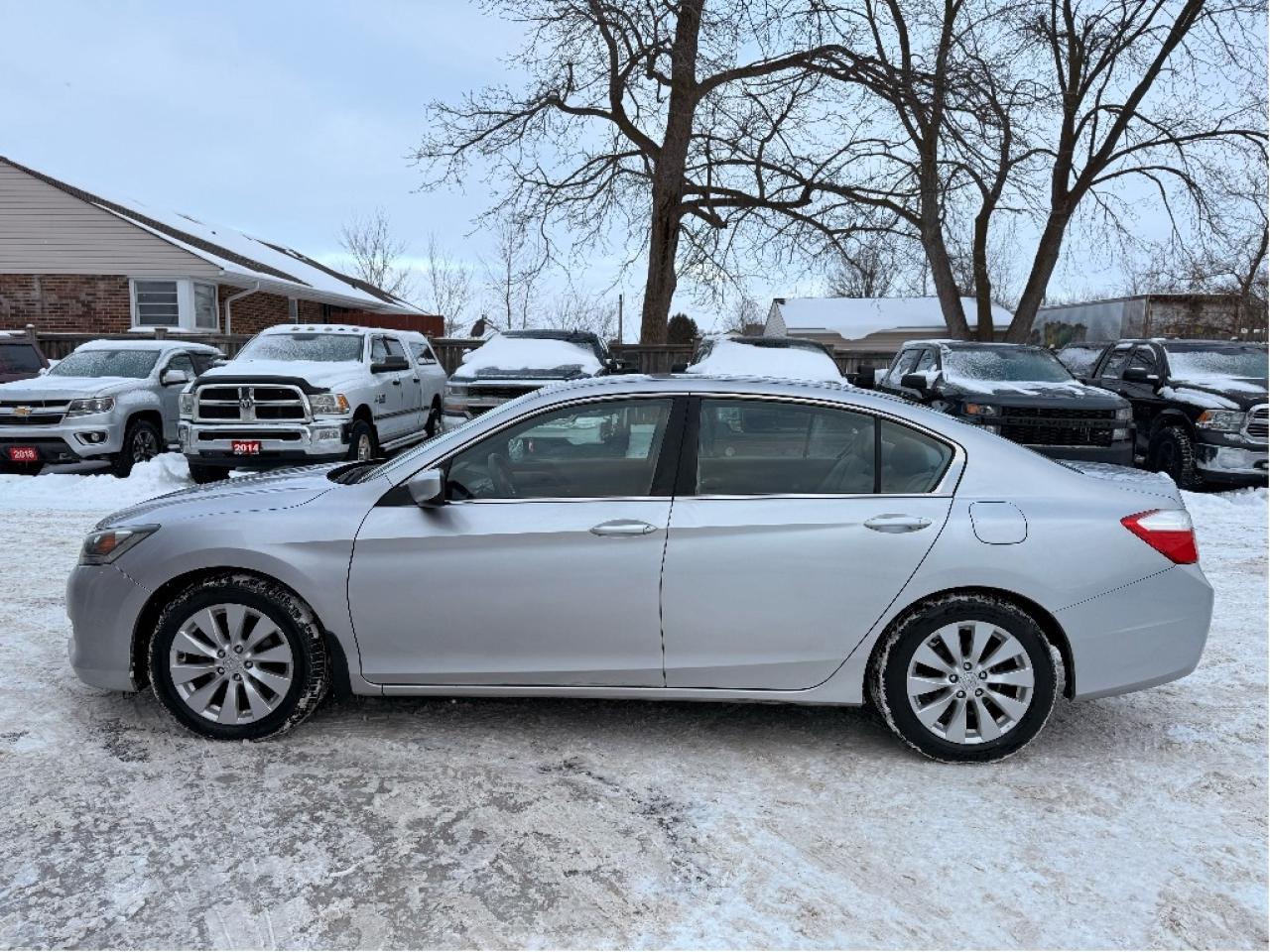 2013 Honda Accord Sedan LX | Very Well Maintained Photo2