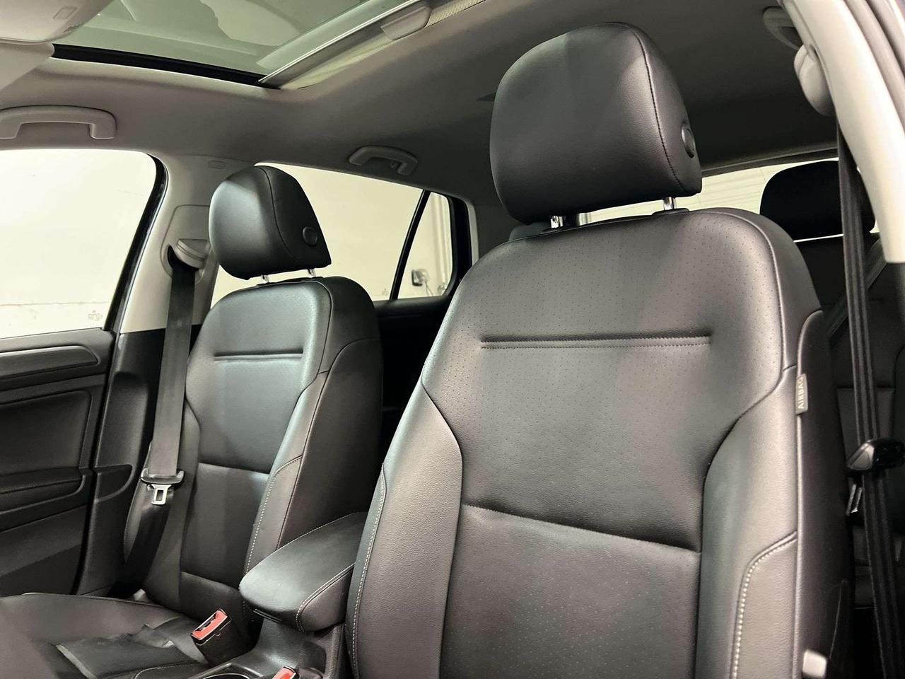 2021 Volkswagen Golf HIGHLINE |6-SPEED | HTD LEATHER |SUNROOF | CARPLAY Photo