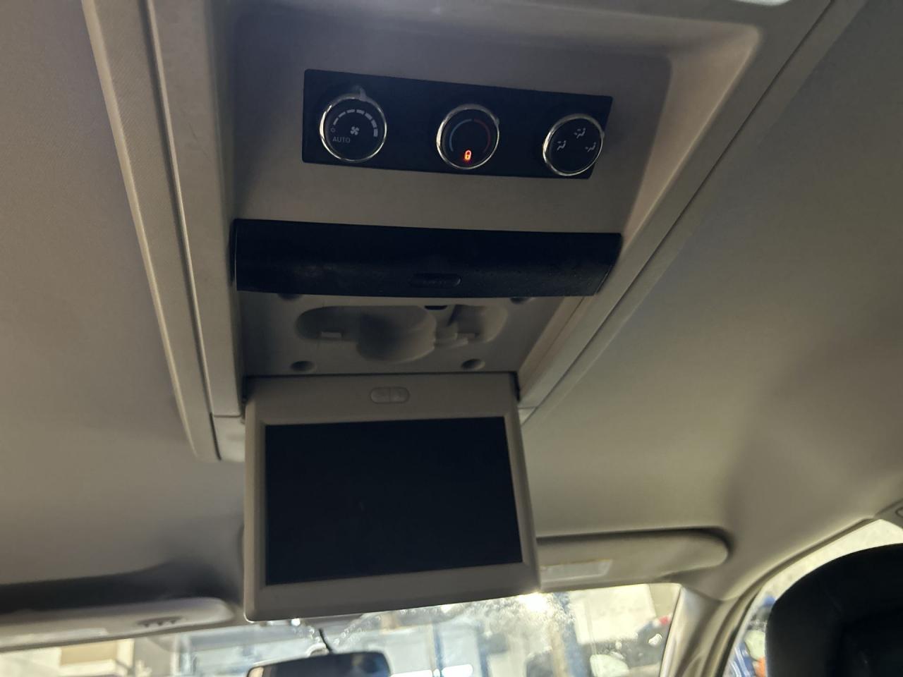 2017 Dodge Grand Caravan CREW PLUS | 7-PASS | LEATHER | DVD | REMOTE START Photo3