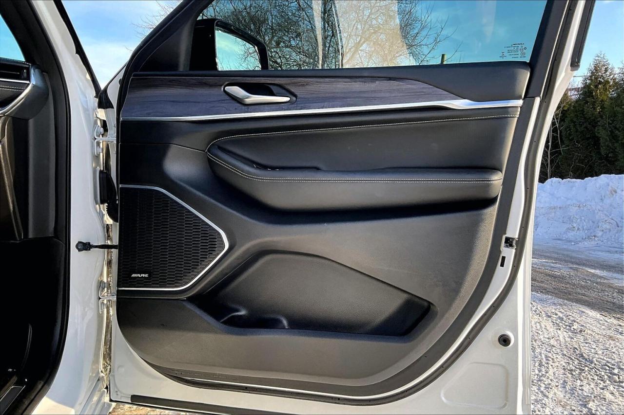 2023 Jeep Grand Cherokee L Overland | 6Seat | Vented Leather | Panoroof | 4X4 Photo