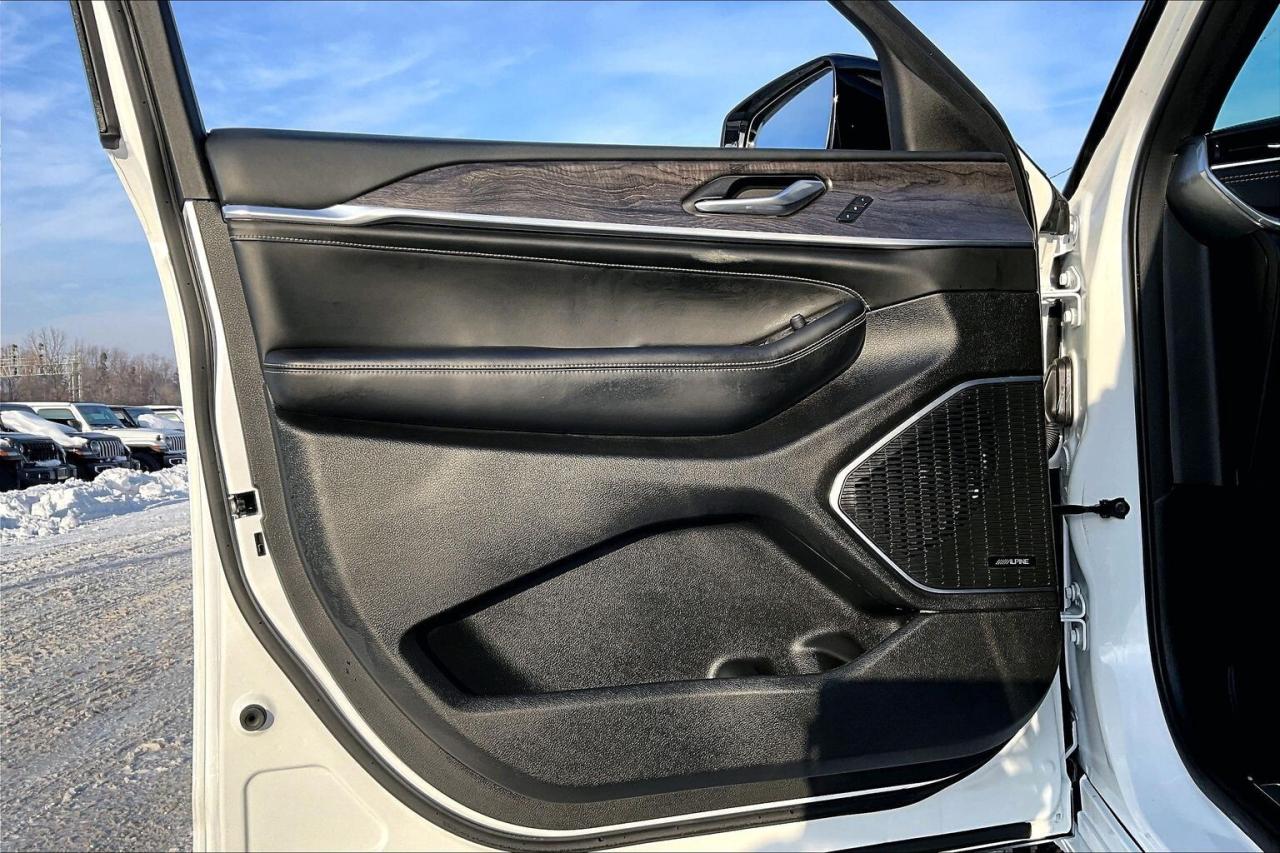 2023 Jeep Grand Cherokee L Overland | 6Seat | Vented Leather | Panoroof | 4X4 Photo