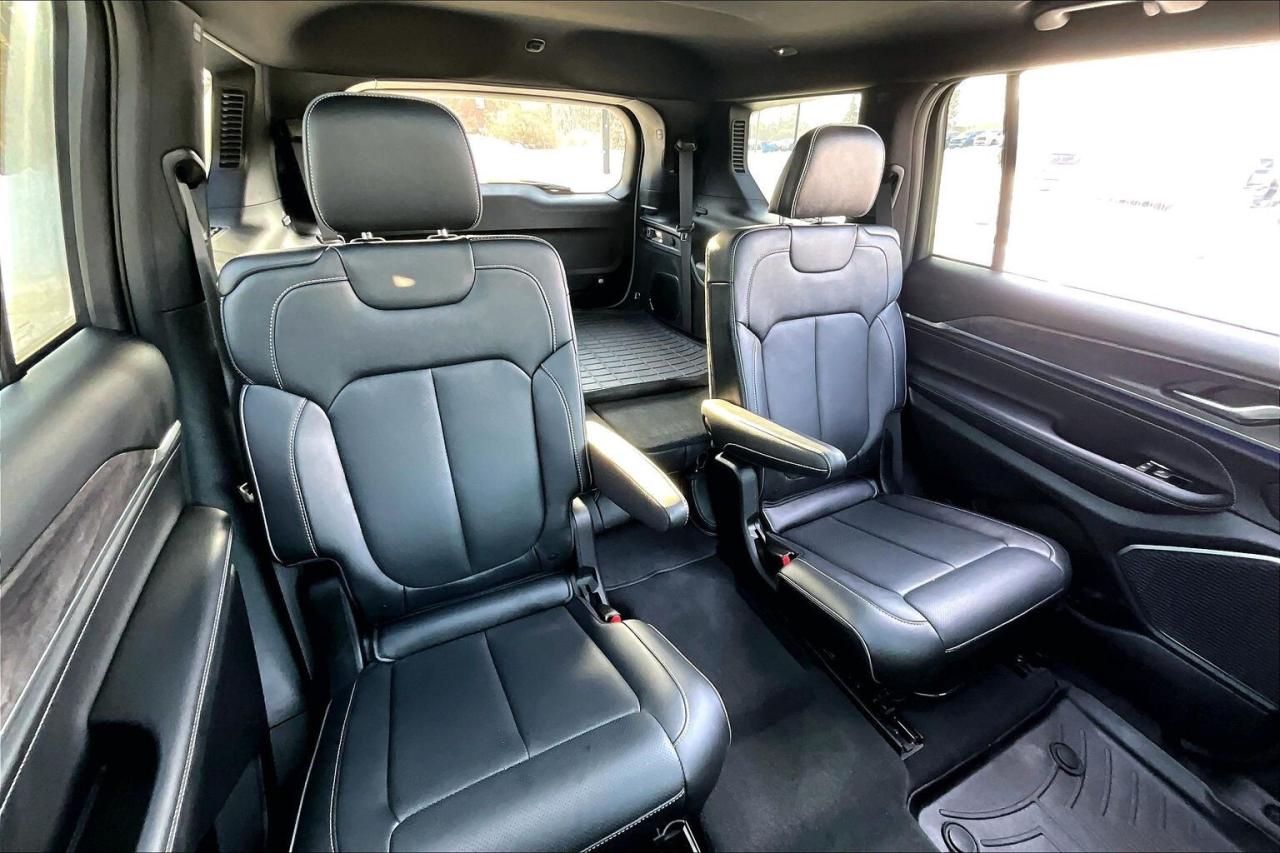 2023 Jeep Grand Cherokee L Overland | 6Seat | Vented Leather | Panoroof | 4X4 Photo