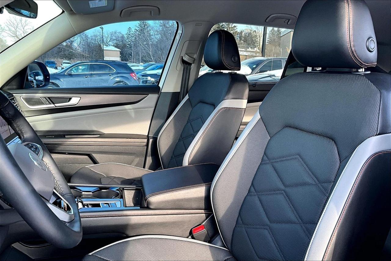 2024 Volkswagen Atlas Peak Edition | 7Seat | Heated/Vented Leather | AWD Photo