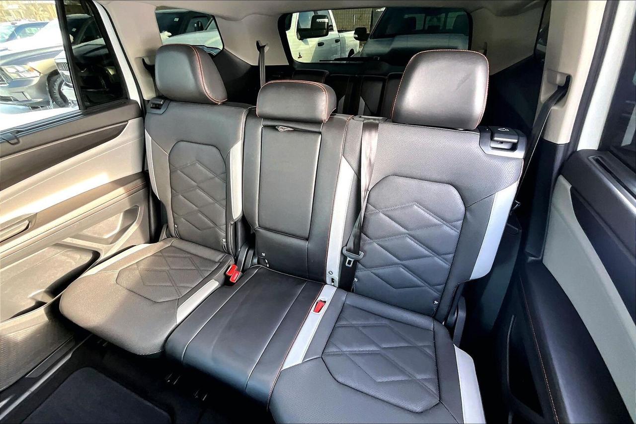 2024 Volkswagen Atlas Peak Edition | 7Seat | Heated/Vented Leather | AWD Photo