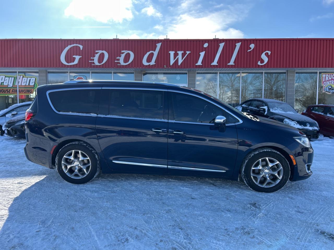 2017 Chrysler Pacifica LIMITED, HEATED LEATHER, REMOTE START, SUNROOF! - Photo #1