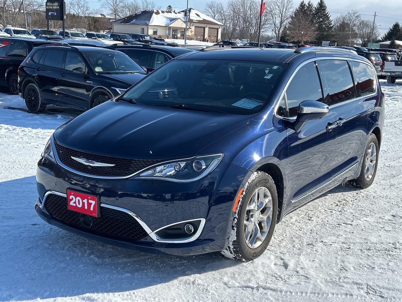 2017 Chrysler Pacifica LIMITED, HEATED LEATHER, REMOTE START, SUNROOF! - Photo #2