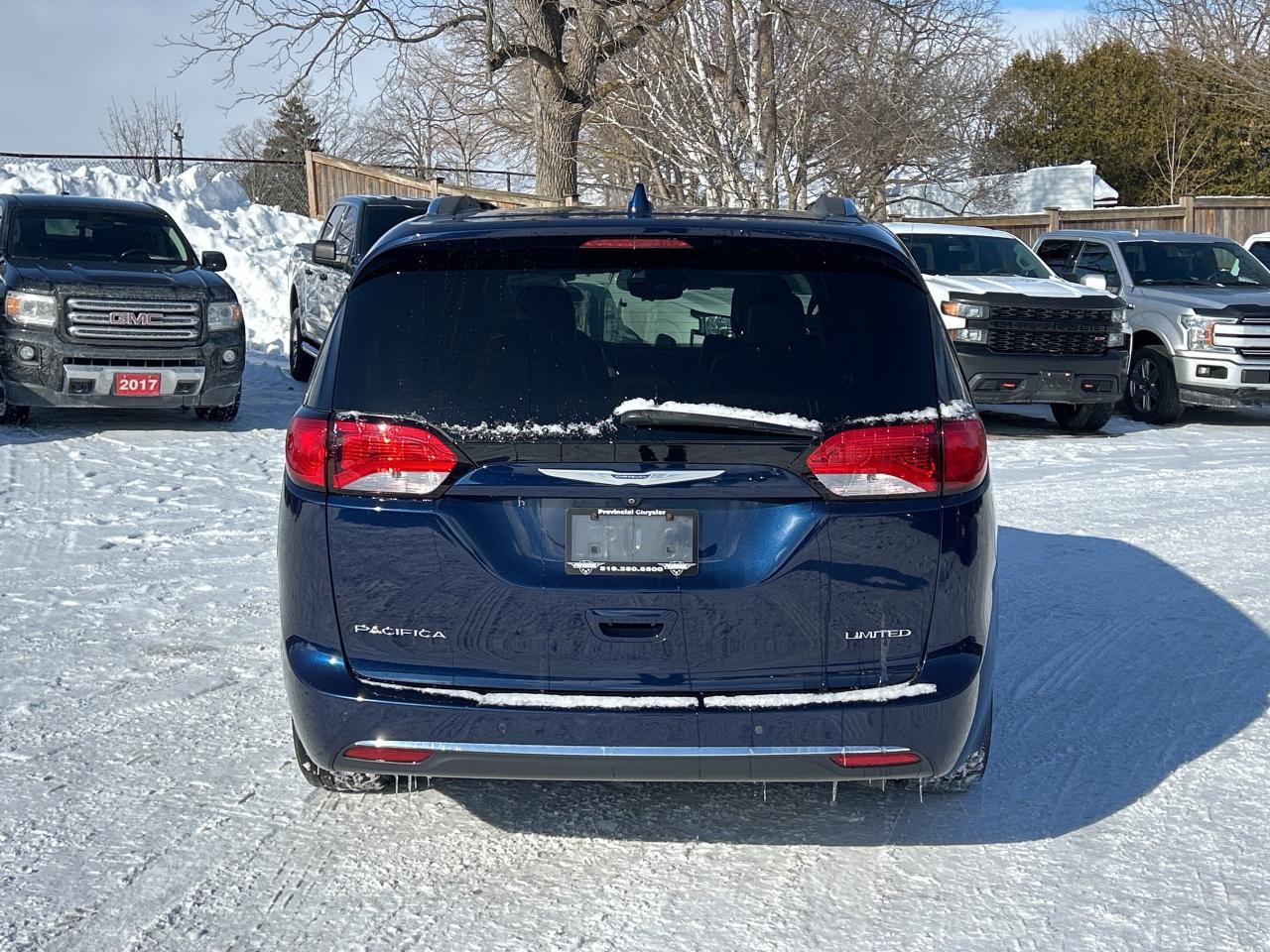2017 Chrysler Pacifica LIMITED, HEATED LEATHER, REMOTE START, SUNROOF! - Photo #5