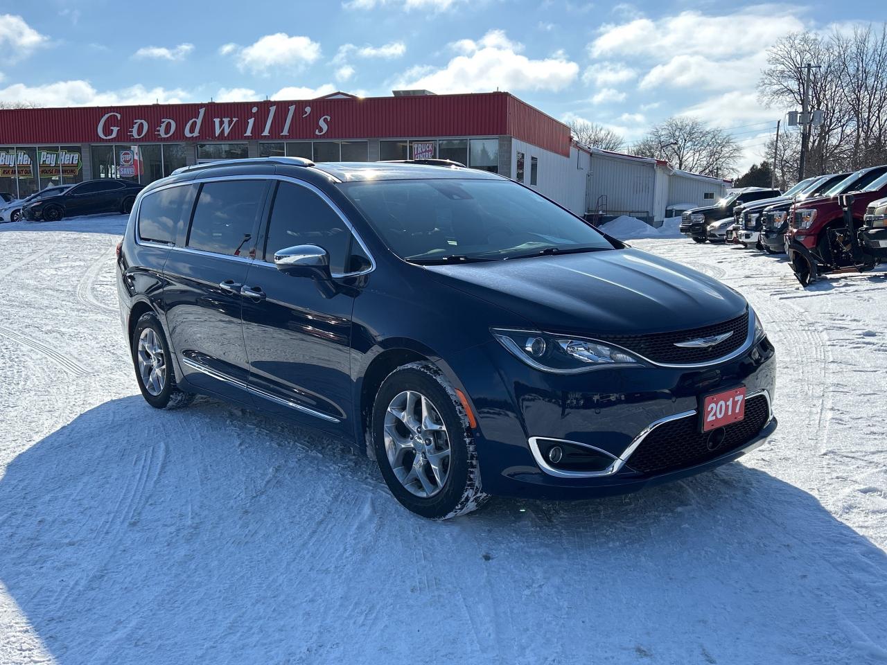 2017 Chrysler Pacifica LIMITED, HEATED LEATHER, REMOTE START, SUNROOF! - Photo #8