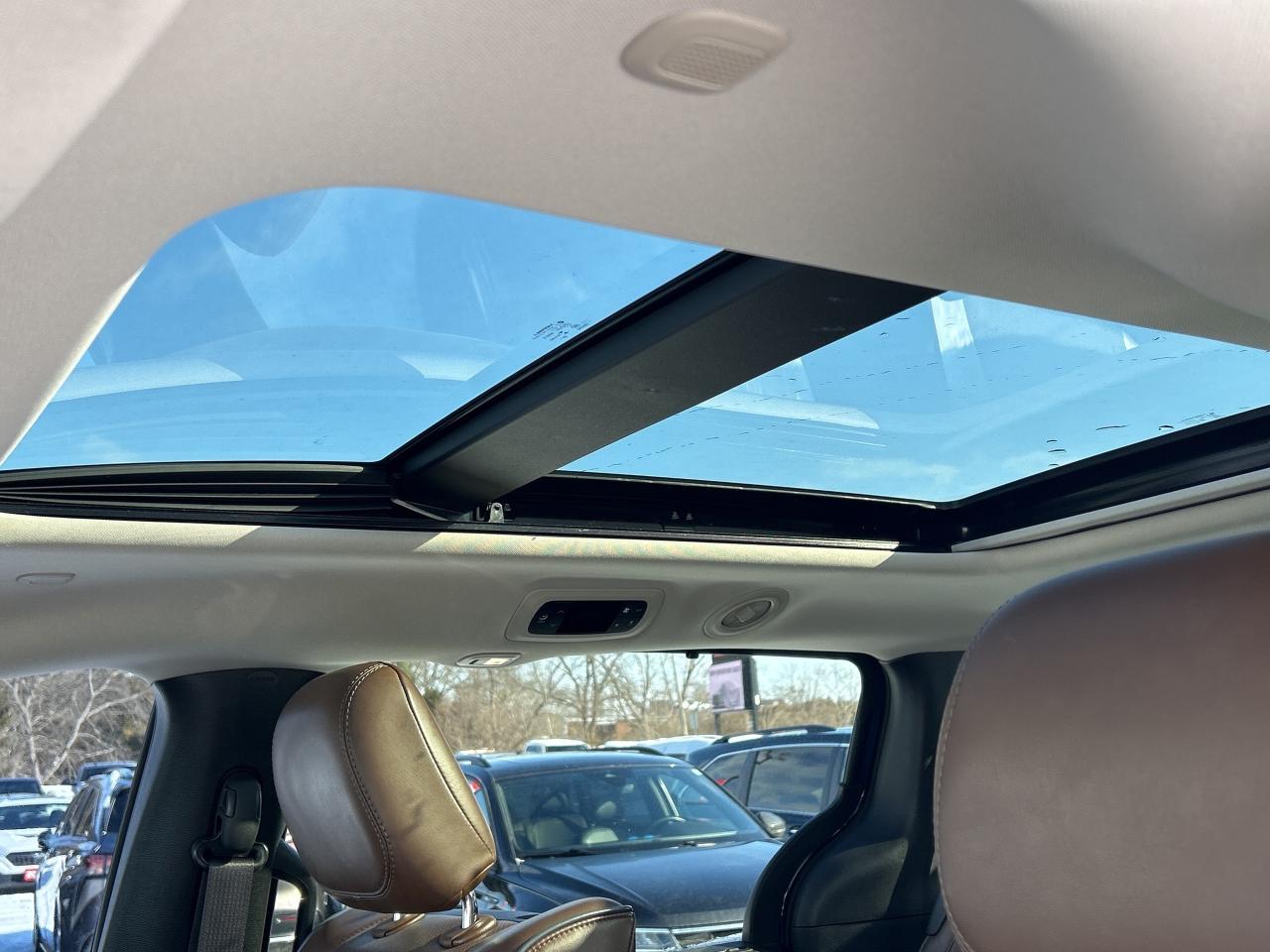 2017 Chrysler Pacifica LIMITED, HEATED LEATHER, REMOTE START, SUNROOF! - Photo #10