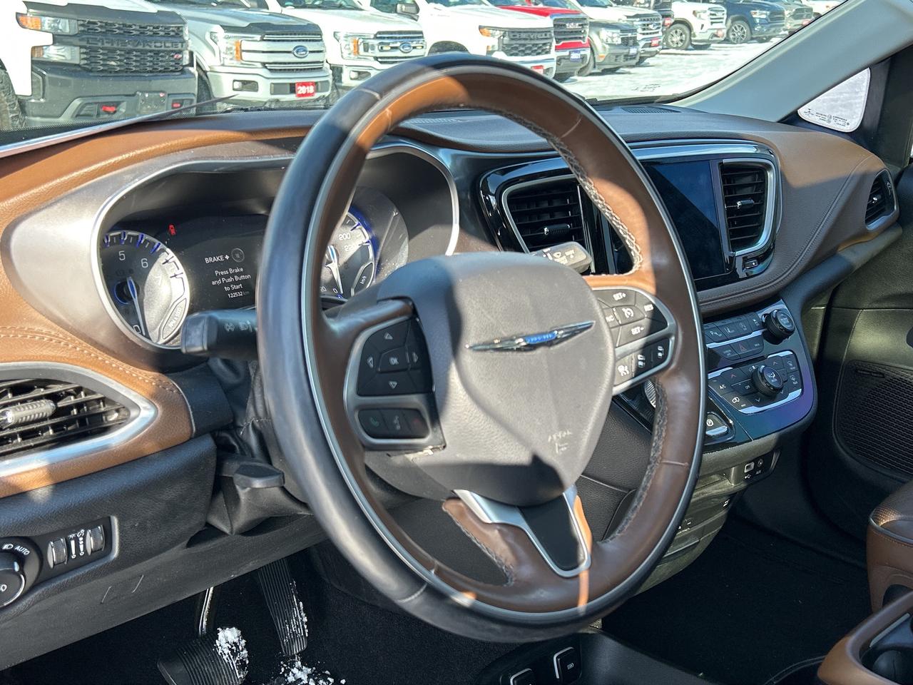 2017 Chrysler Pacifica LIMITED, HEATED LEATHER, REMOTE START, SUNROOF! - Photo #11