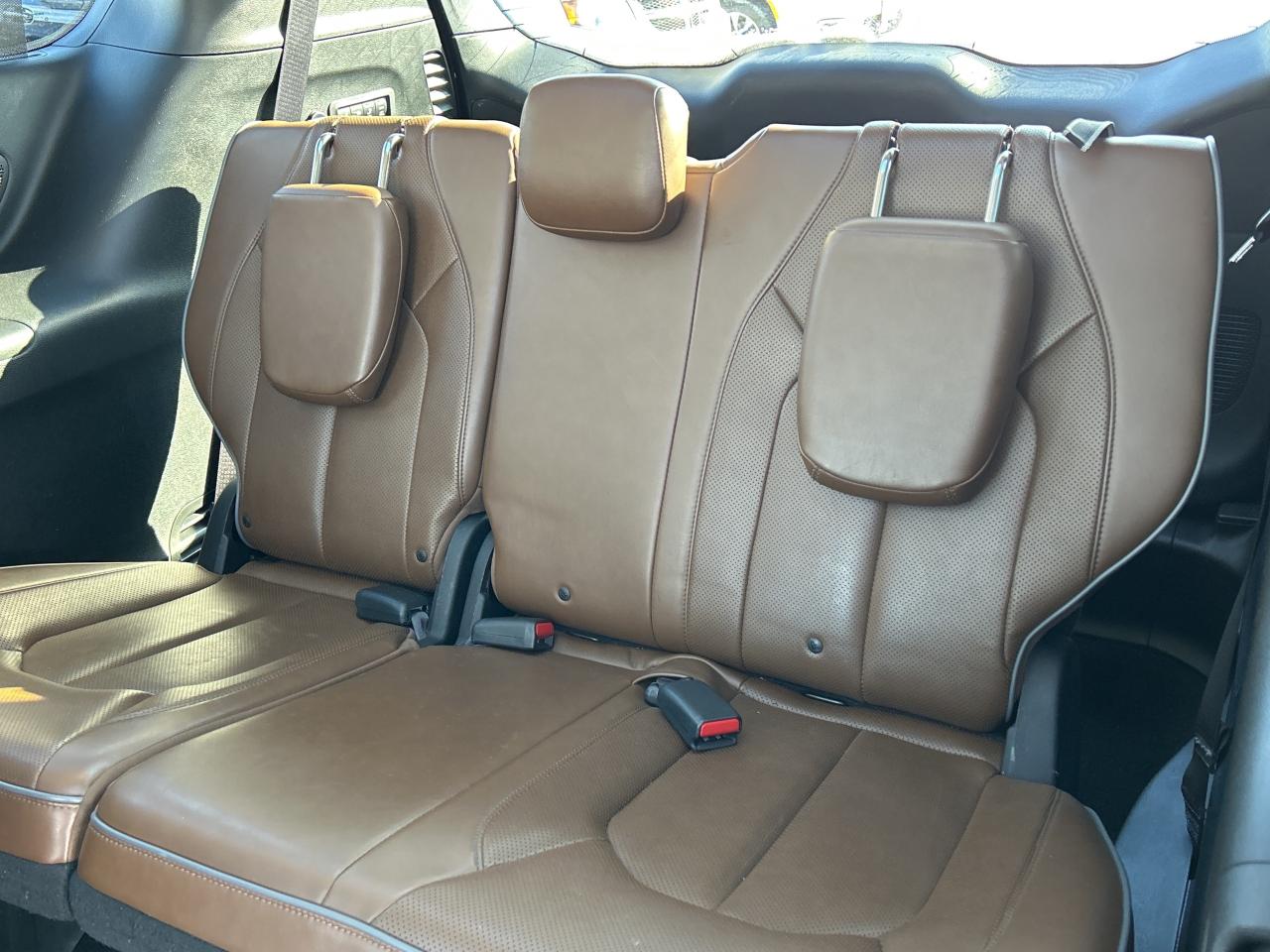 2017 Chrysler Pacifica LIMITED, HEATED LEATHER, REMOTE START, SUNROOF! - Photo #14