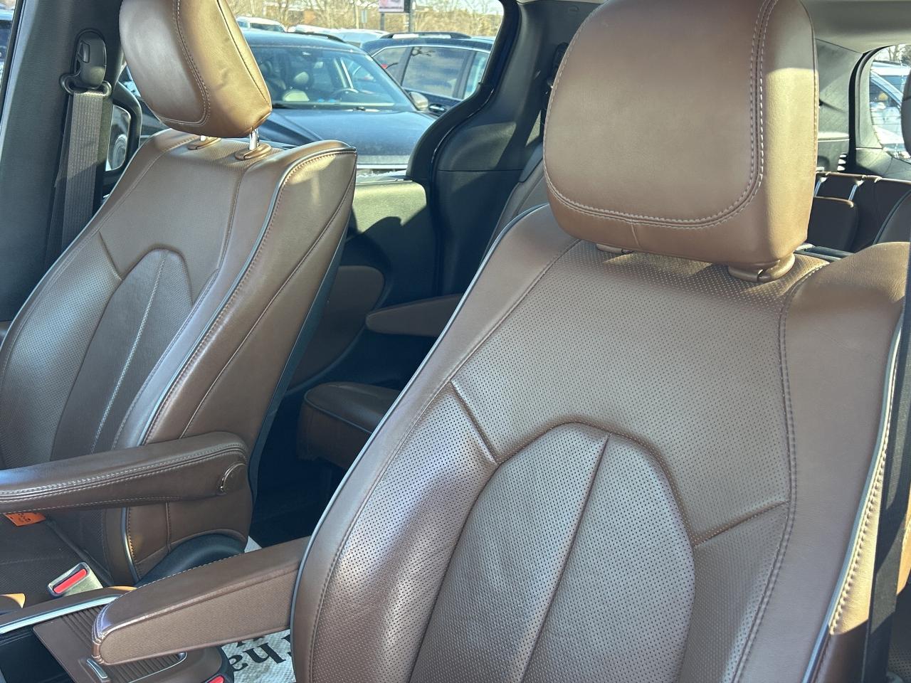 2017 Chrysler Pacifica LIMITED, HEATED LEATHER, REMOTE START, SUNROOF! - Photo #12