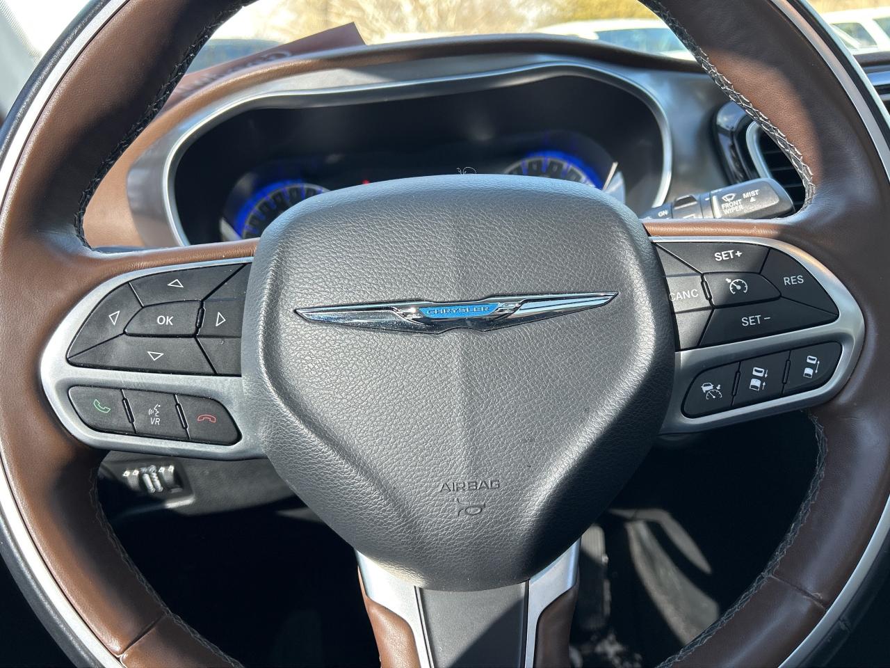 2017 Chrysler Pacifica LIMITED, HEATED LEATHER, REMOTE START, SUNROOF! - Photo #17