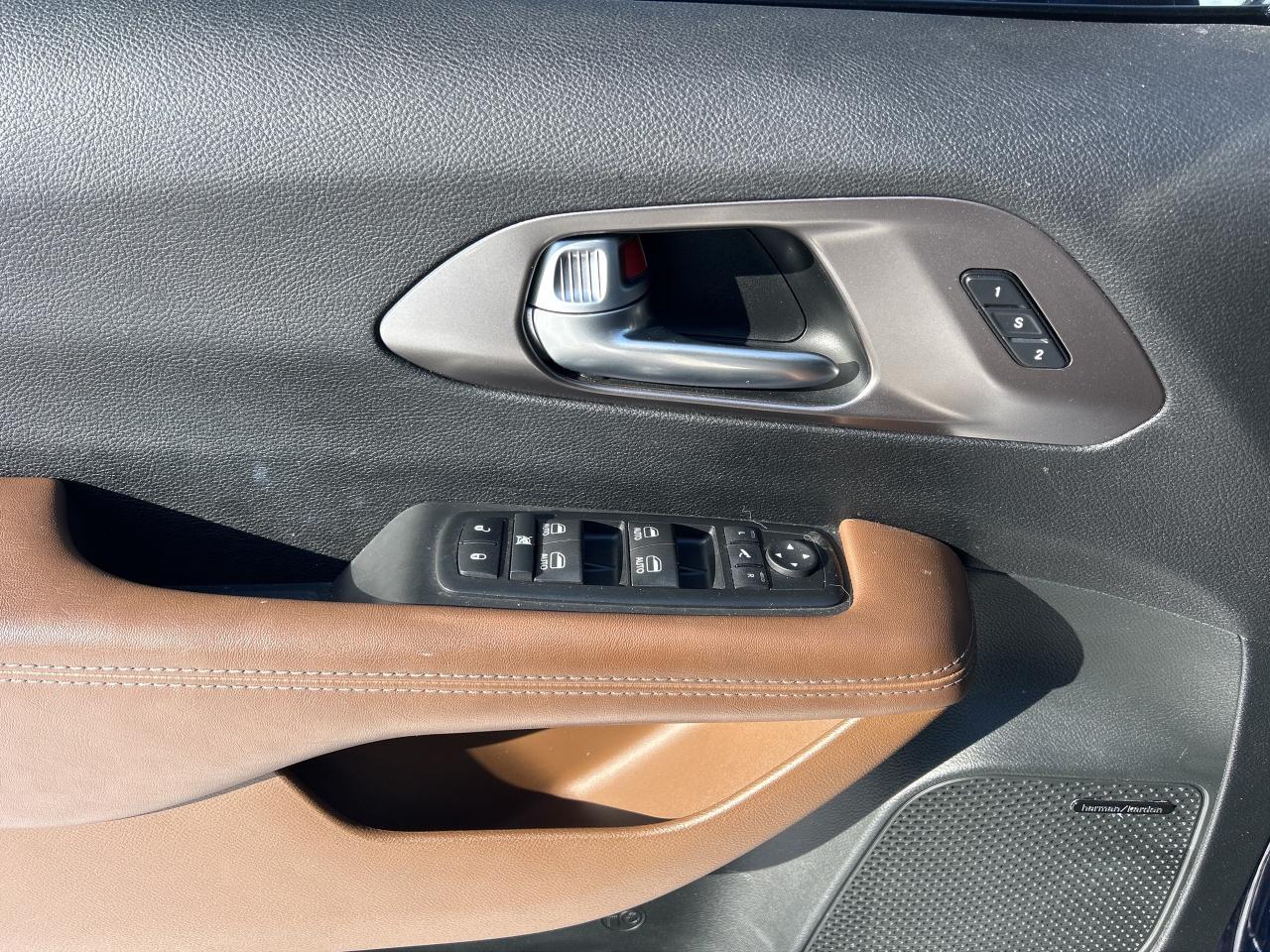 2017 Chrysler Pacifica LIMITED, HEATED LEATHER, REMOTE START, SUNROOF! - Photo #16