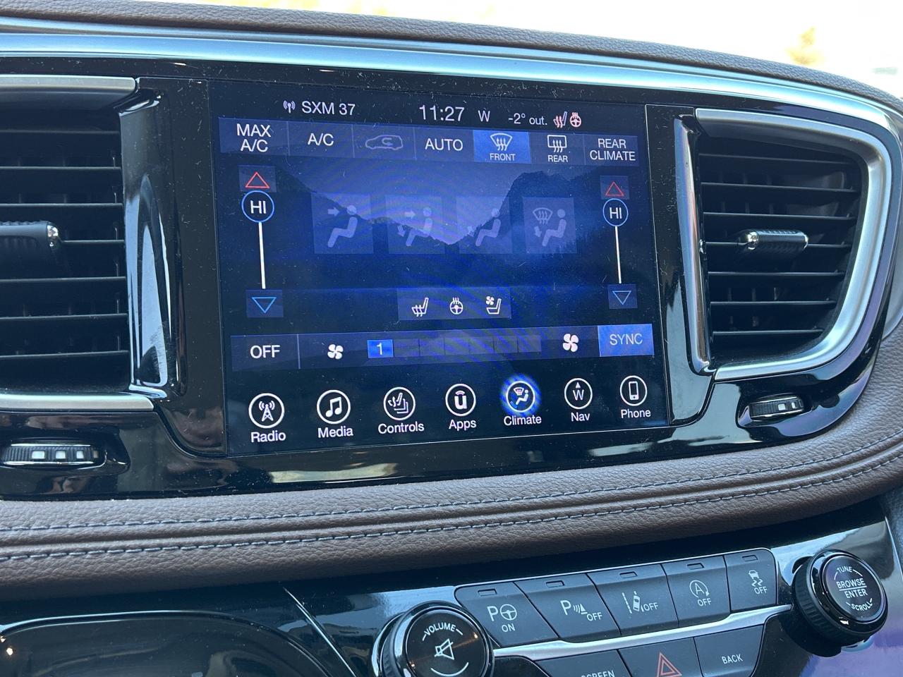 2017 Chrysler Pacifica LIMITED, HEATED LEATHER, REMOTE START, SUNROOF! - Photo #22