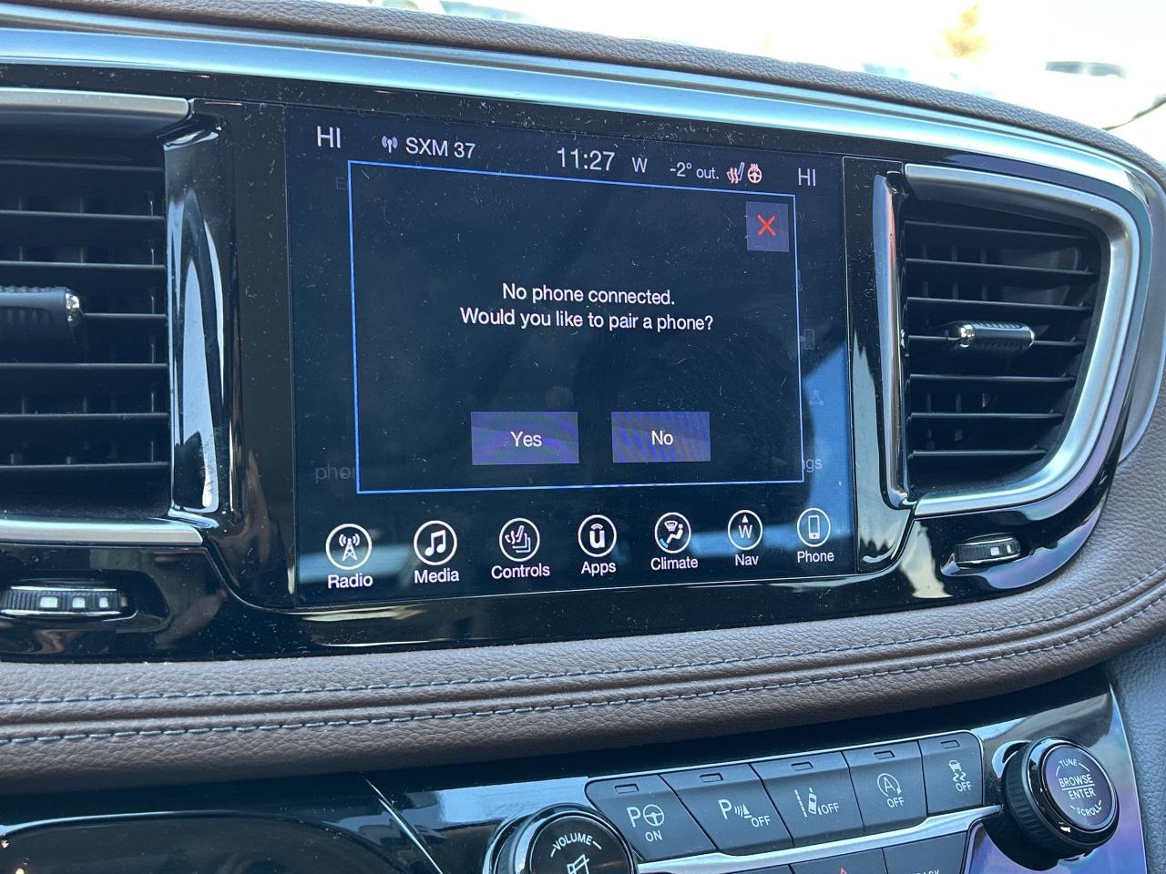 2017 Chrysler Pacifica LIMITED, HEATED LEATHER, REMOTE START, SUNROOF! - Photo #23