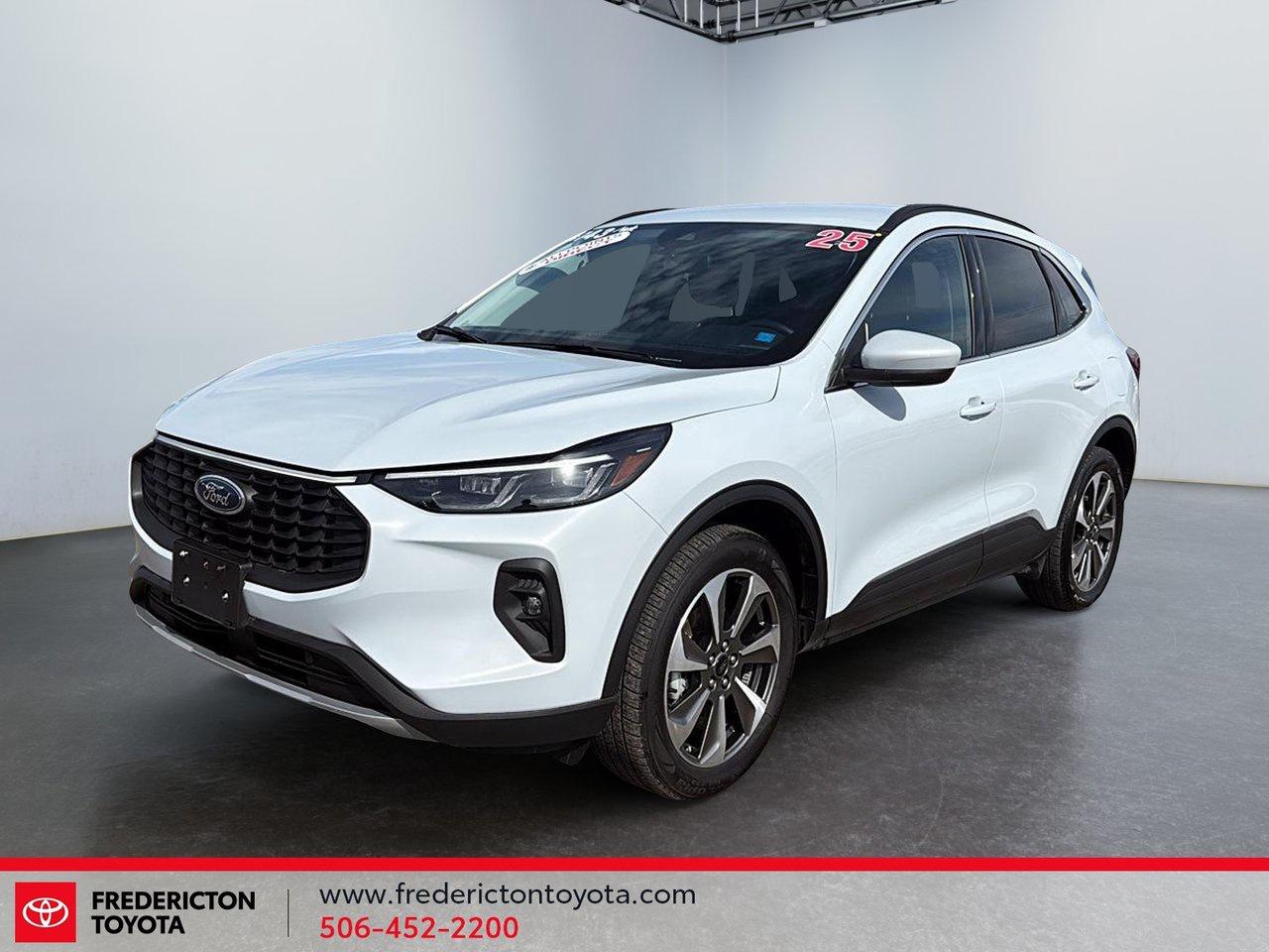 2025 Ford Escape Platinum Photo0