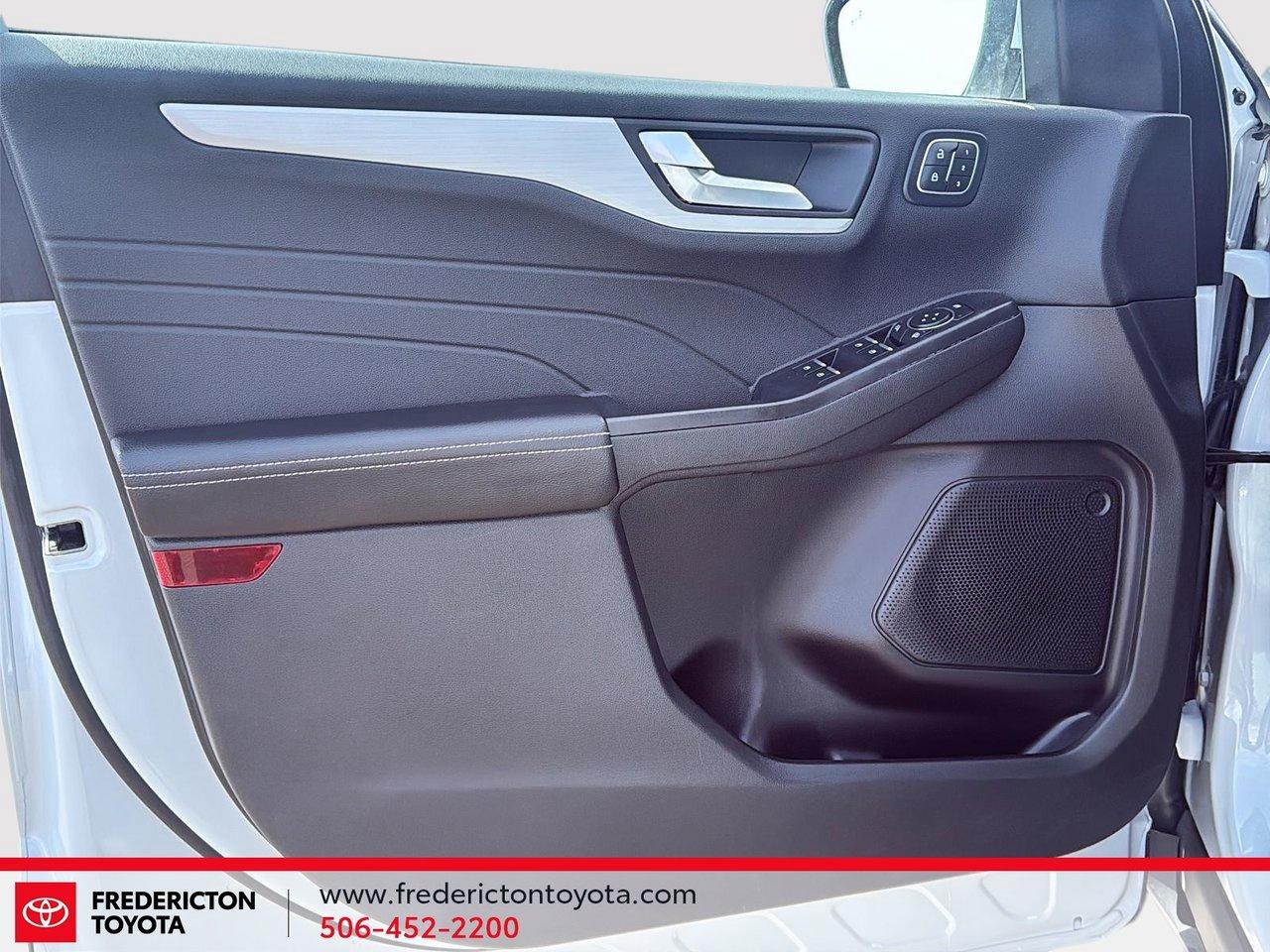 2025 Ford Escape Platinum Photo