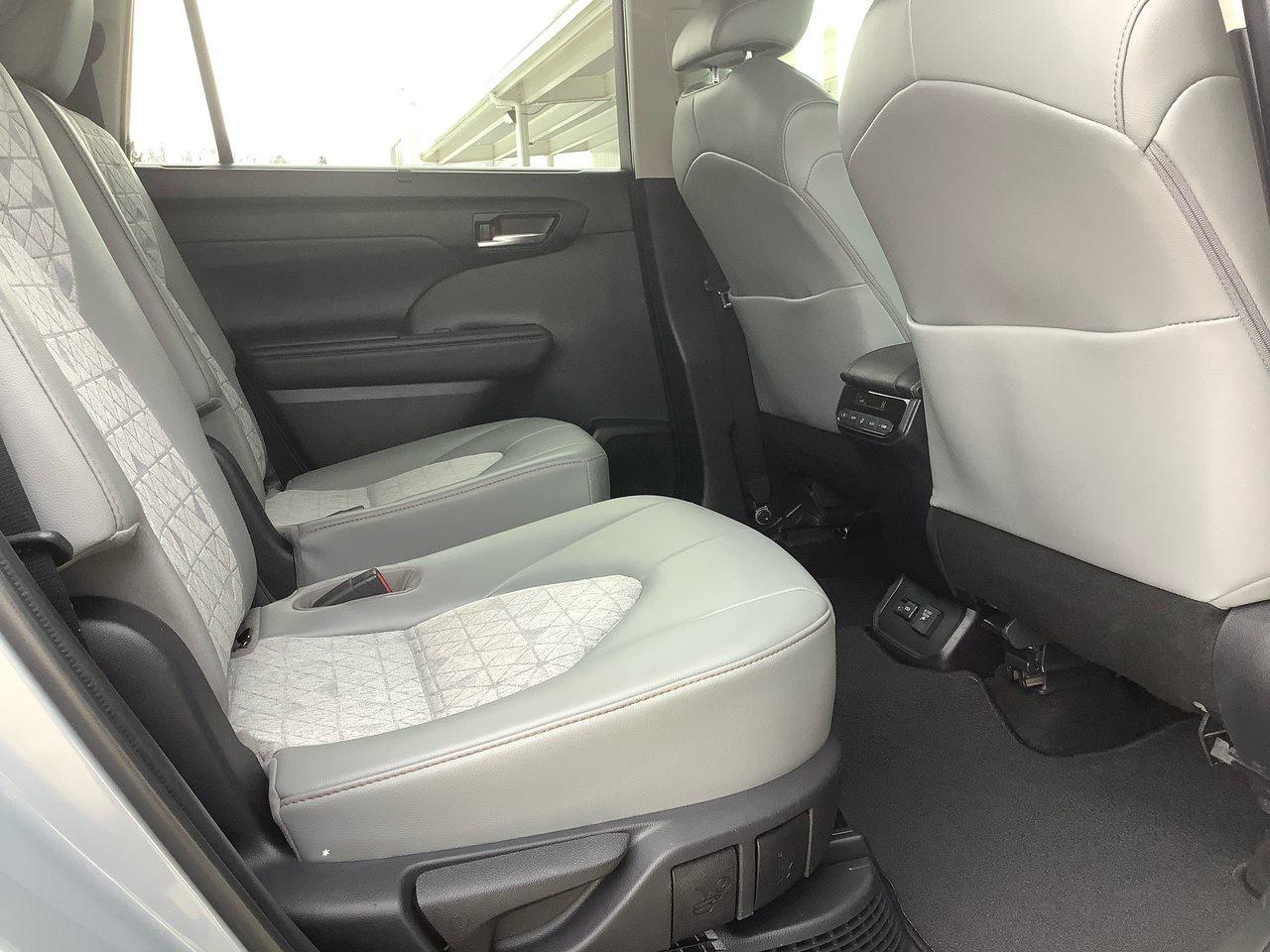 2022 Toyota Highlander HYBRID XLE Photo2
