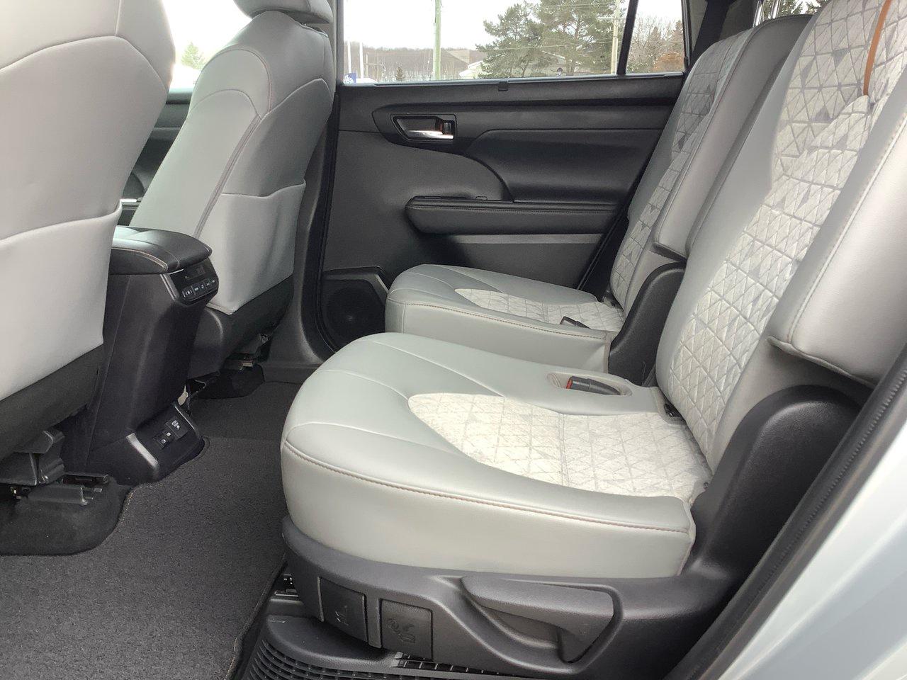 2022 Toyota Highlander HYBRID XLE Photo