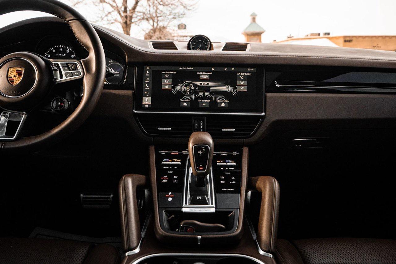 2021 Porsche Cayenne Turbo S E-Hybrid Photo