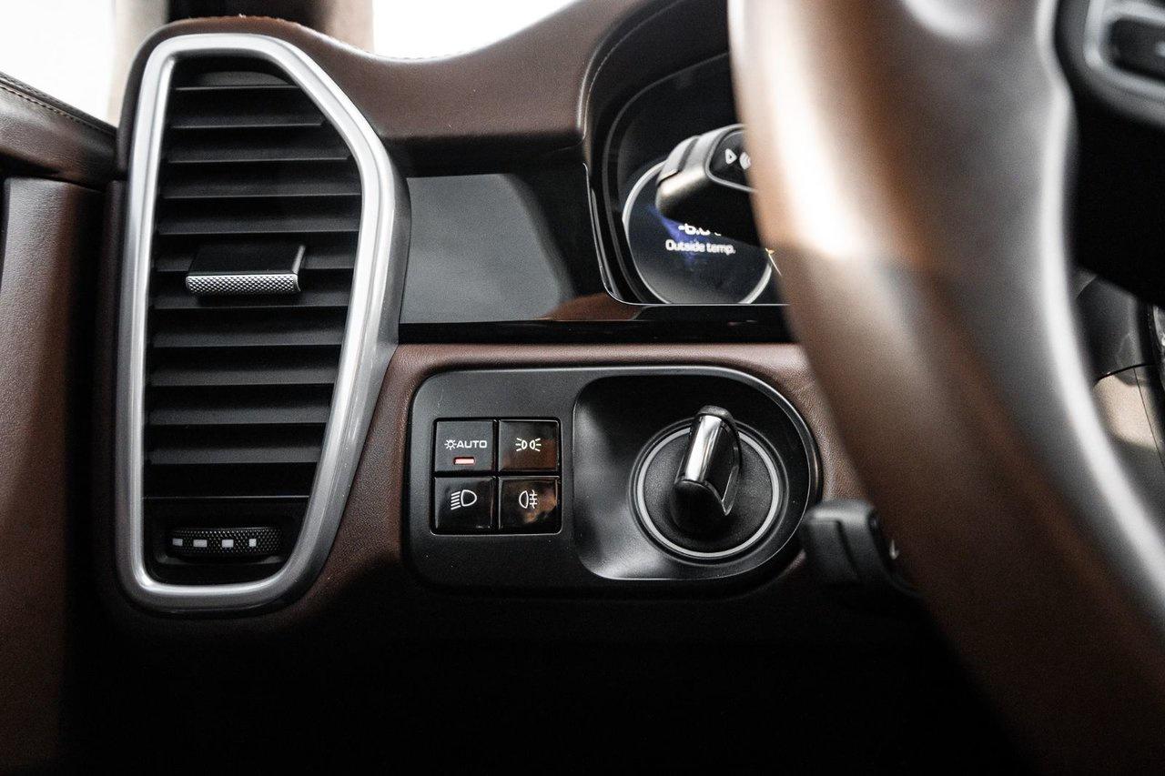 2021 Porsche Cayenne Turbo S E-Hybrid Photo