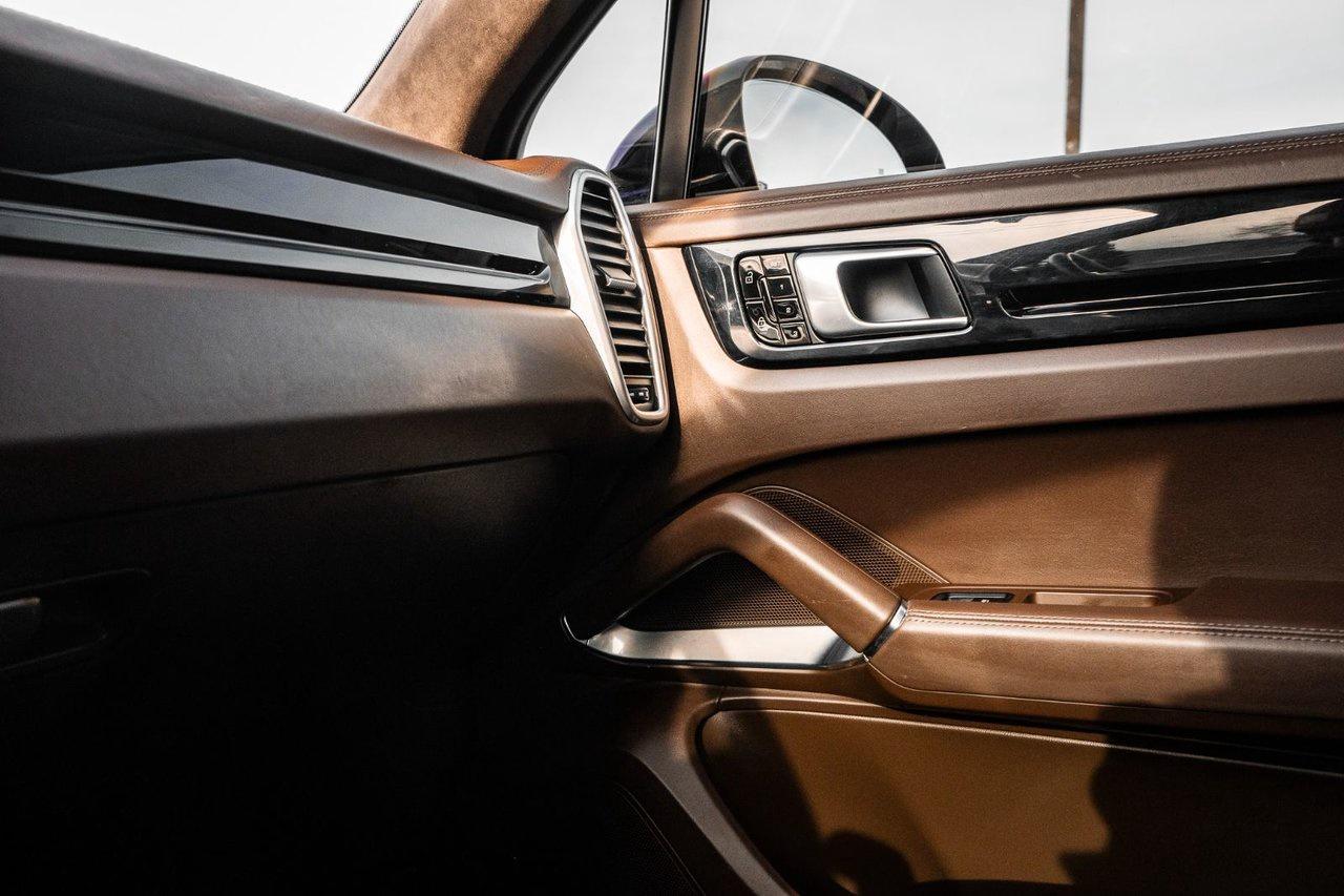 2021 Porsche Cayenne Turbo S E-Hybrid Photo