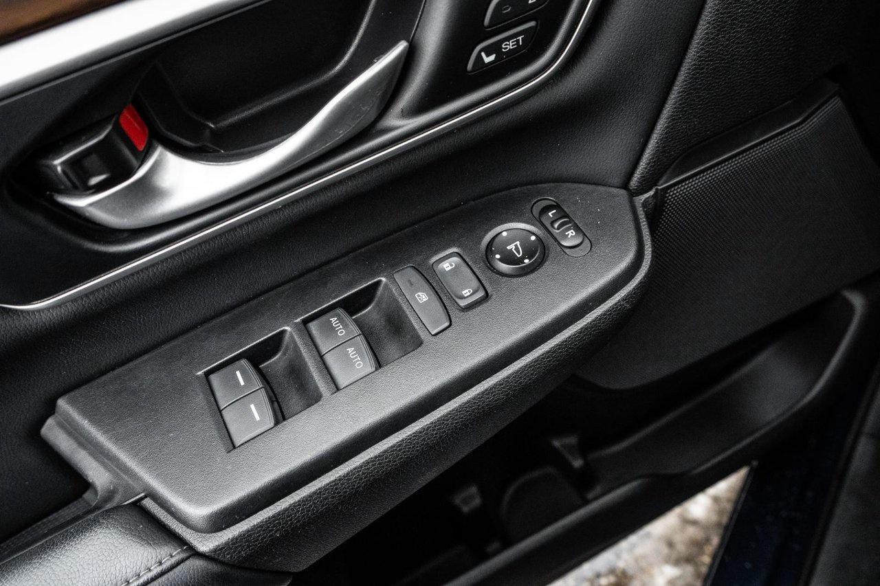 2020 Honda CR-V Touring Photo