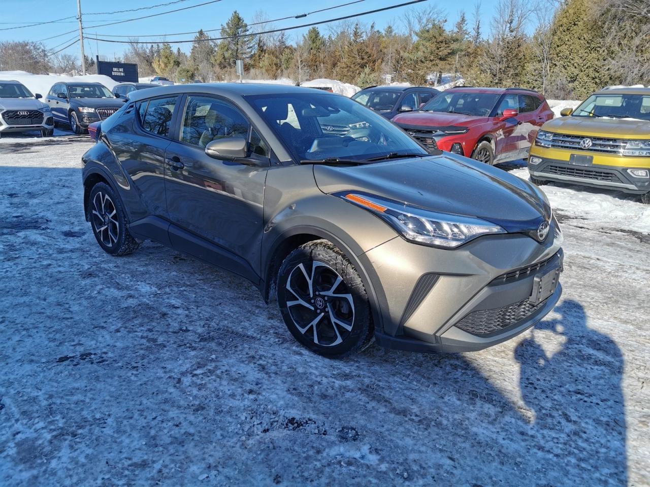 2021 Toyota C-HR XLE Photo