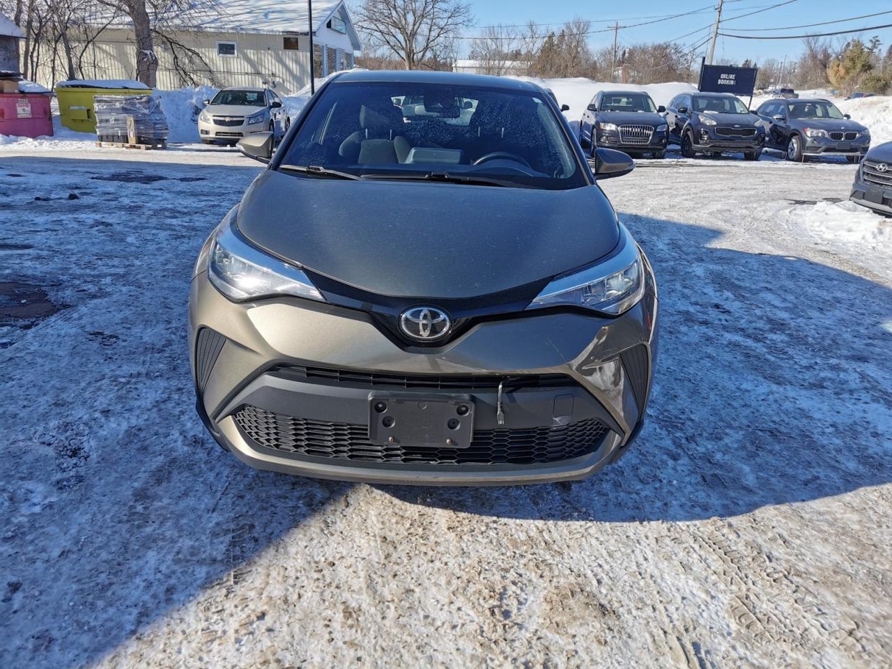 2021 Toyota C-HR XLE Photo