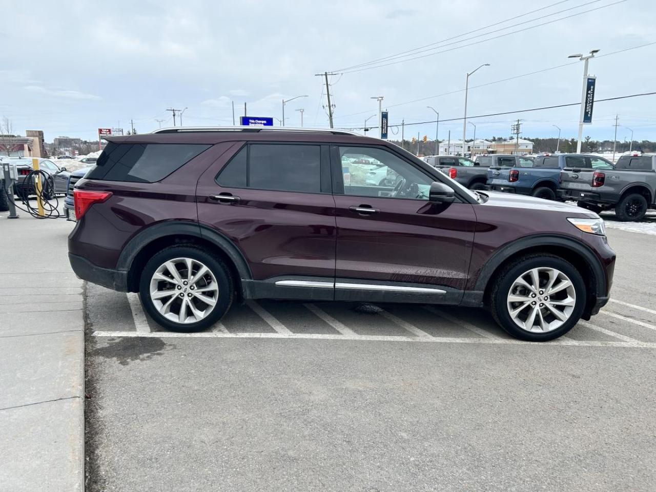 2022 Ford Explorer Platinum Photo3