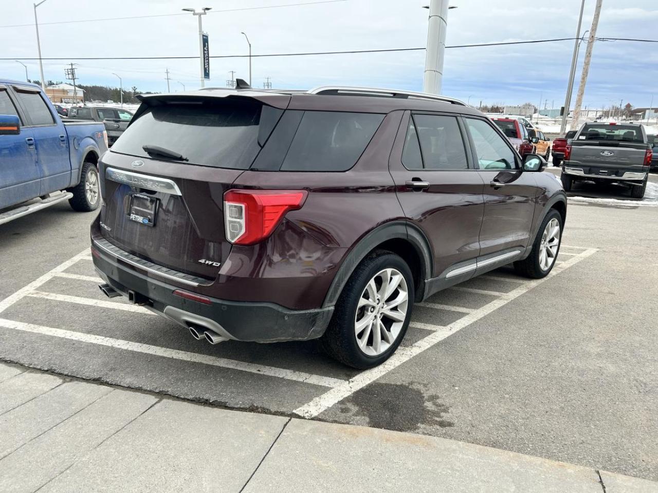 2022 Ford Explorer Platinum Photo
