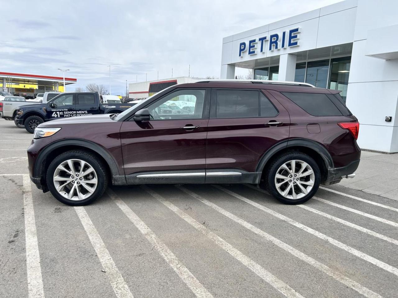 2022 Ford Explorer Platinum Photo