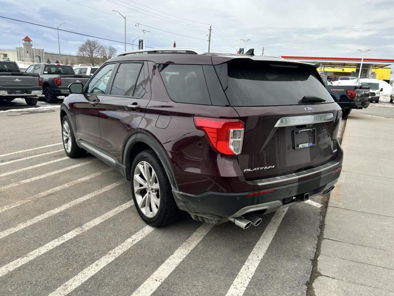 2022 Ford Explorer Platinum Photo
