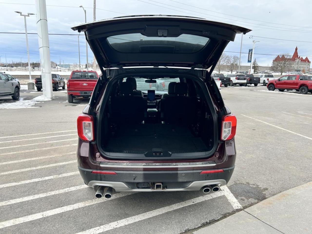 2022 Ford Explorer Platinum Photo