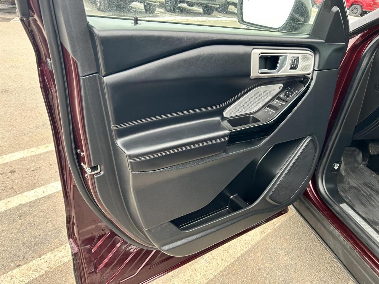 2022 Ford Explorer Platinum Photo