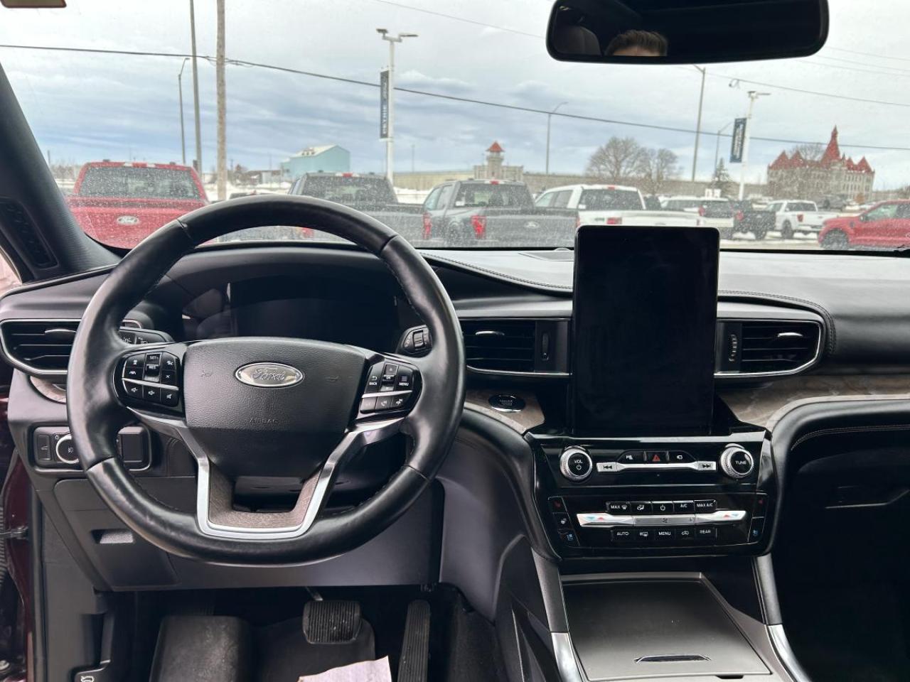 2022 Ford Explorer Platinum Photo