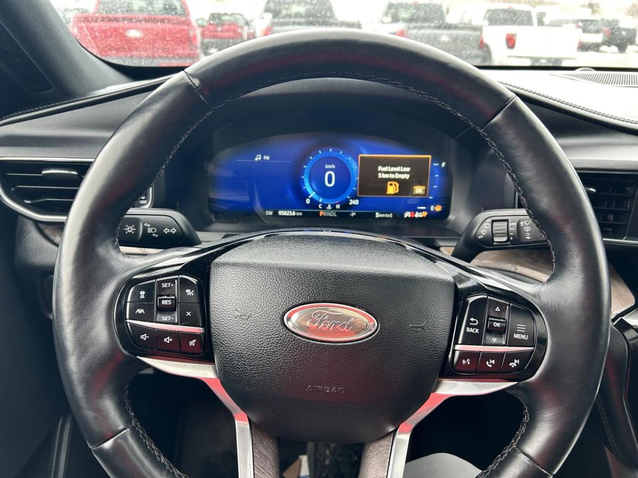 2022 Ford Explorer Platinum Photo