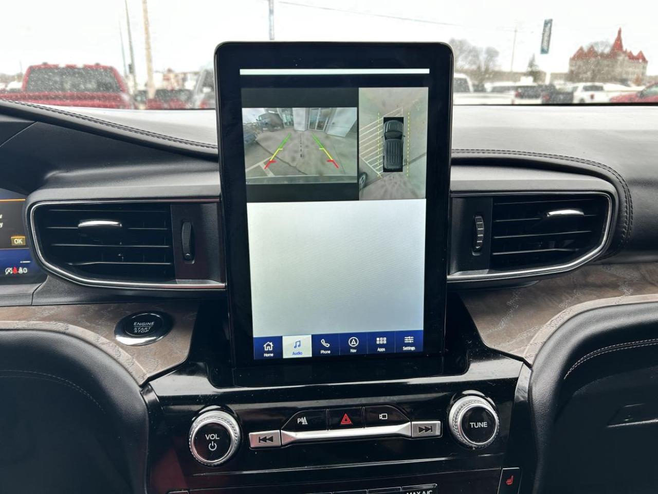 2022 Ford Explorer Platinum Photo