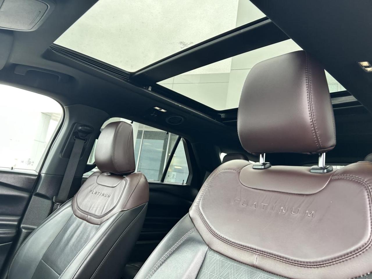 2022 Ford Explorer Platinum Photo